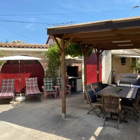 Appartement Tout Confort Avec Parking Ferme Arles Exterior photo